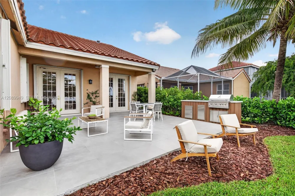 820 Falling Water Rd Weston, FL 33326