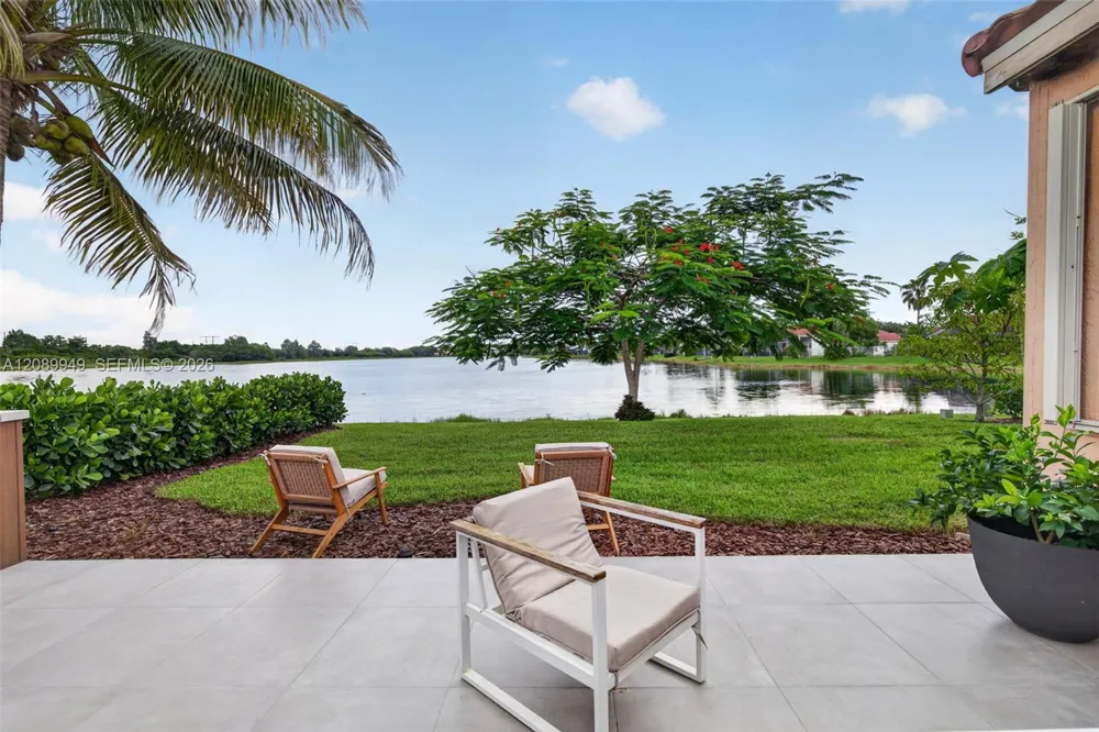 820 Falling Water Rd Weston, FL 33326