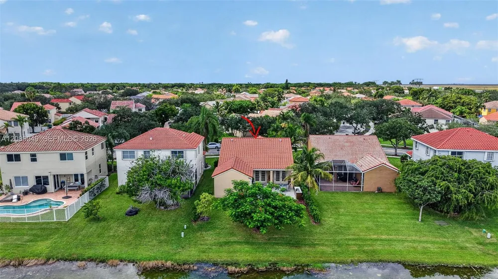 820 Falling Water Rd Weston, FL 33326