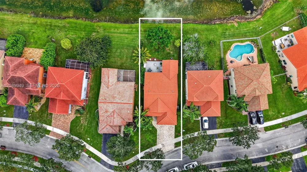 820 Falling Water Rd Weston, FL 33326