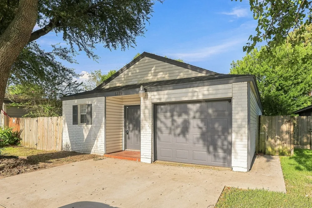 1379 Dell Dale Street Channelview, TX 77530