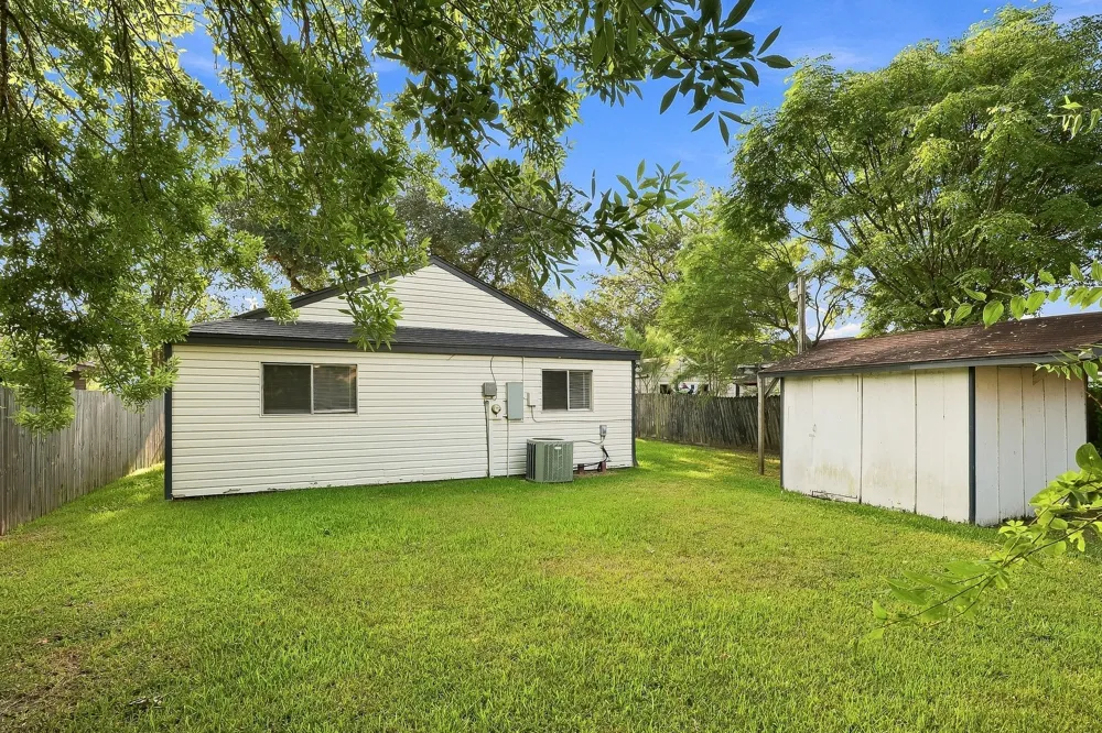 1379 Dell Dale Street Channelview, TX 77530