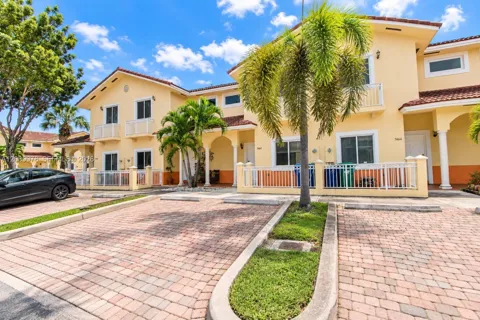 7464 NW 180th St