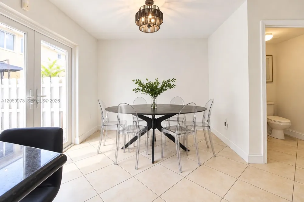 7464 NW 180th St Hialeah, FL 33015