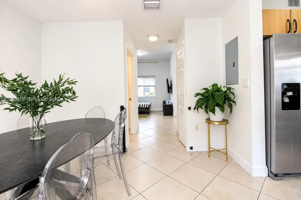 7464 NW 180th St Hialeah, FL 33015