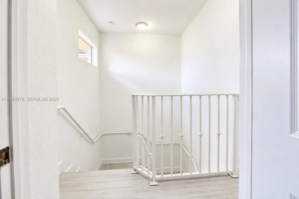 7464 NW 180th St Hialeah, FL 33015