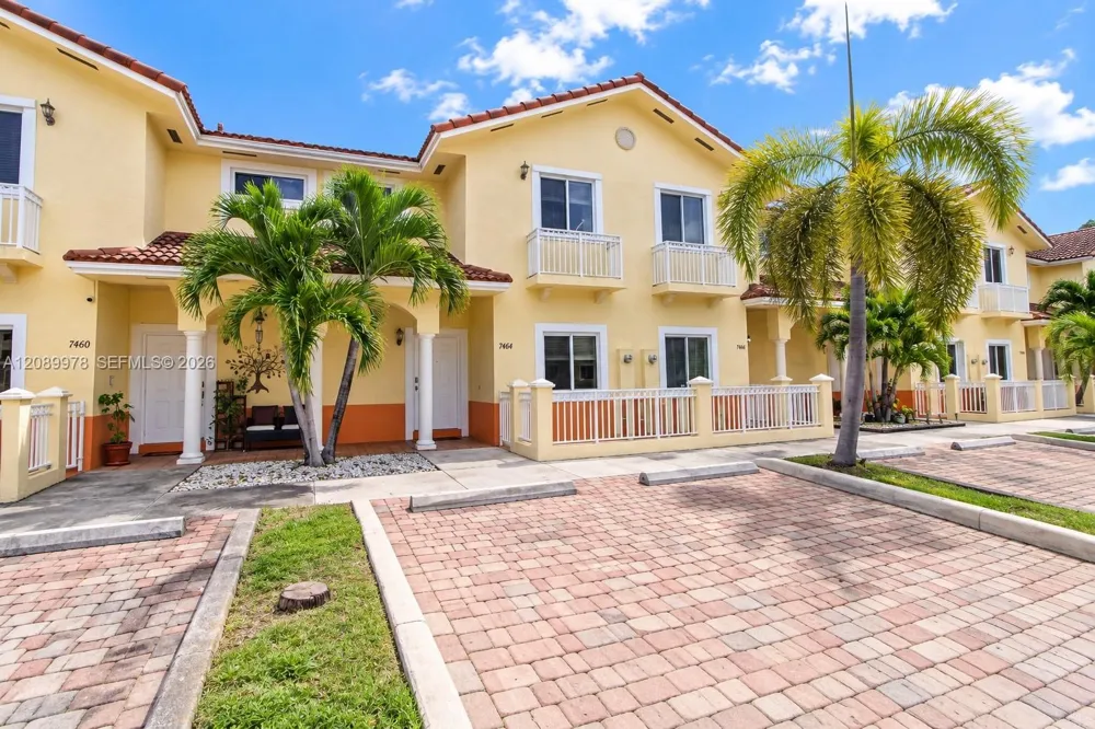 7464 NW 180th St Hialeah, FL 33015