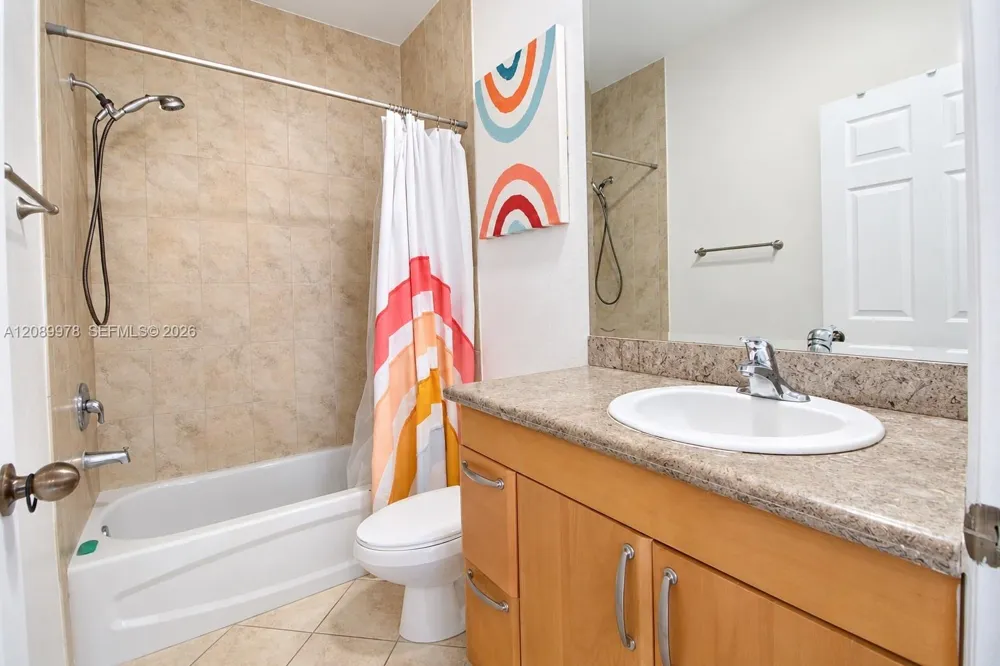 7464 NW 180th St Hialeah, FL 33015