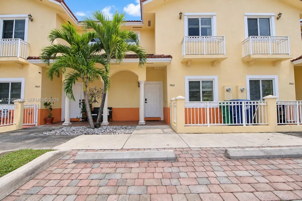 7464 NW 180th St Hialeah, FL 33015