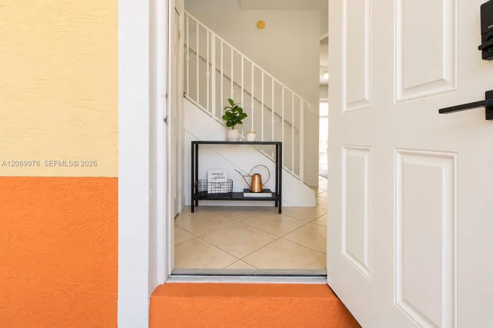 7464 NW 180th St Hialeah, FL 33015