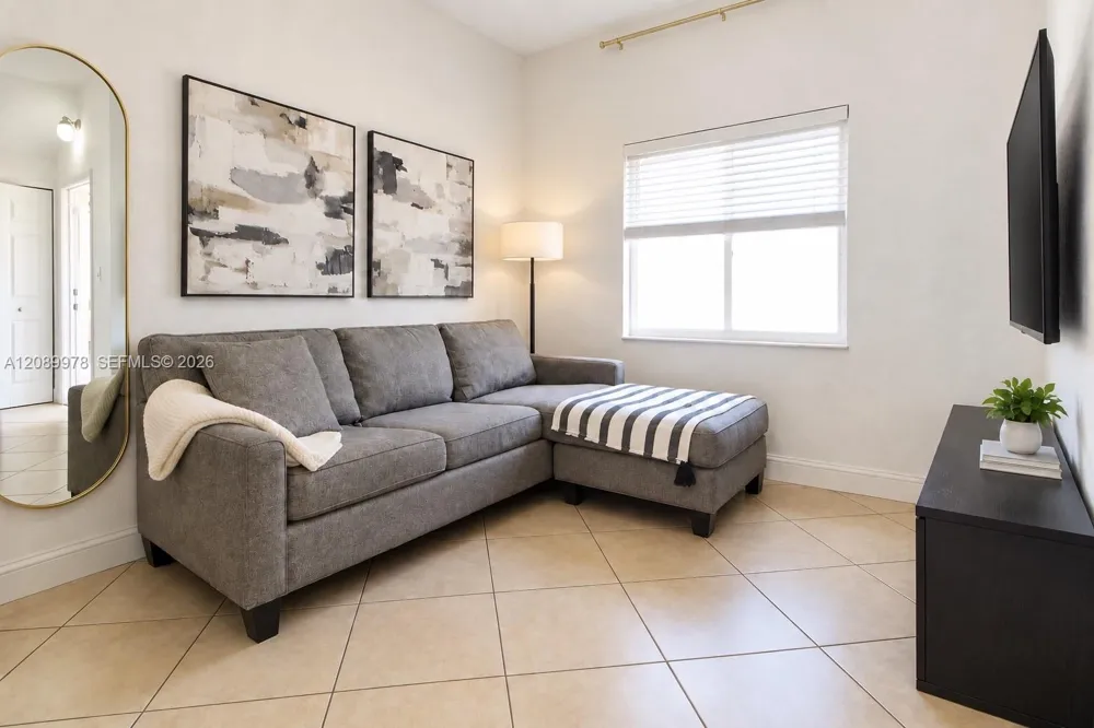 7464 NW 180th St Hialeah, FL 33015