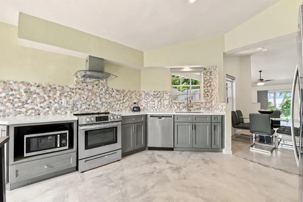 14 HEATHER TRACE DRIVE Boynton Beach, FL 33436