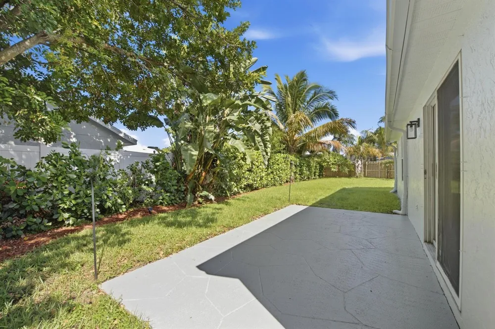 14 HEATHER TRACE DRIVE Boynton Beach, FL 33436