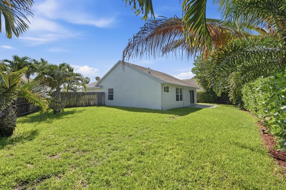 14 HEATHER TRACE DRIVE Boynton Beach, FL 33436