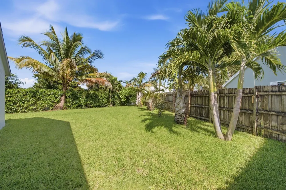 14 HEATHER TRACE DRIVE Boynton Beach, FL 33436
