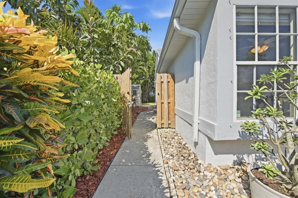 14 HEATHER TRACE DRIVE Boynton Beach, FL 33436