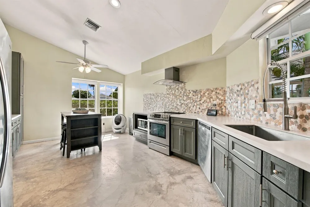 14 HEATHER TRACE DRIVE Boynton Beach, FL 33436