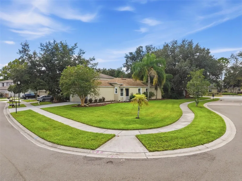 2306 SPRING HOLLOW LOOP Wesley Chapel, FL 33544