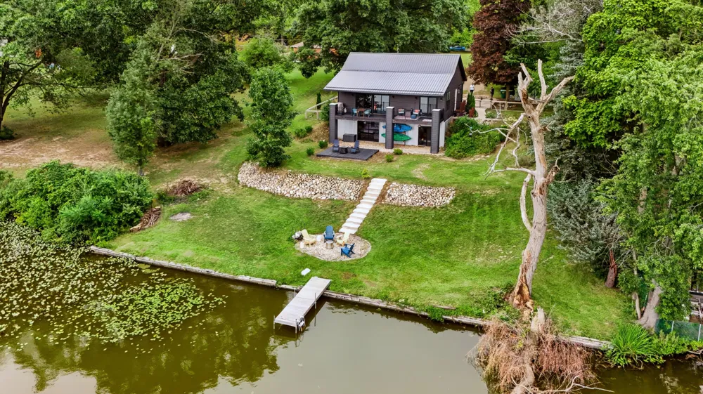 18729 S River Road Three Rivers, MI 49093