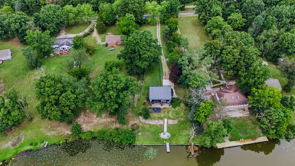 18729 S River Road Three Rivers, MI 49093