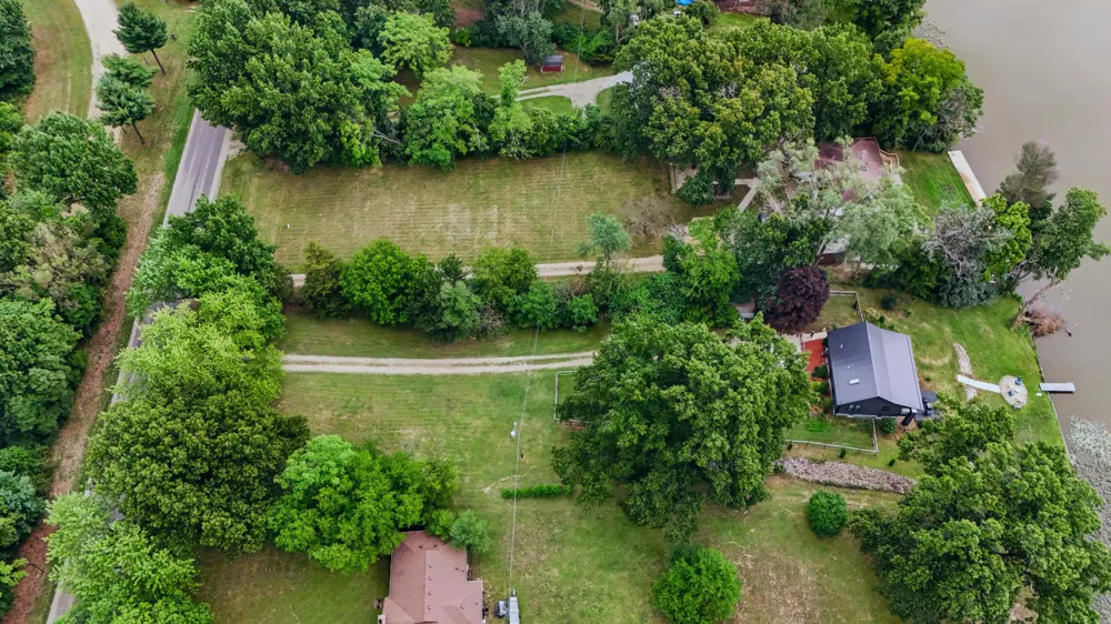 18729 S River Road Three Rivers, MI 49093