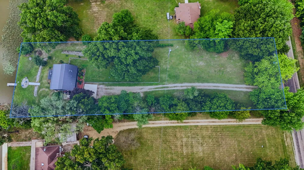 18729 S River Road Three Rivers, MI 49093