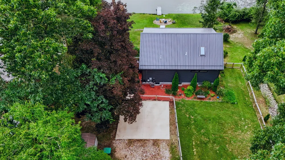 18729 S River Road Three Rivers, MI 49093