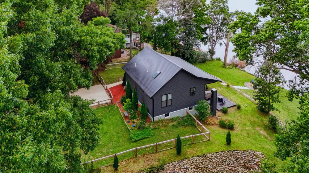 18729 S River Road Three Rivers, MI 49093