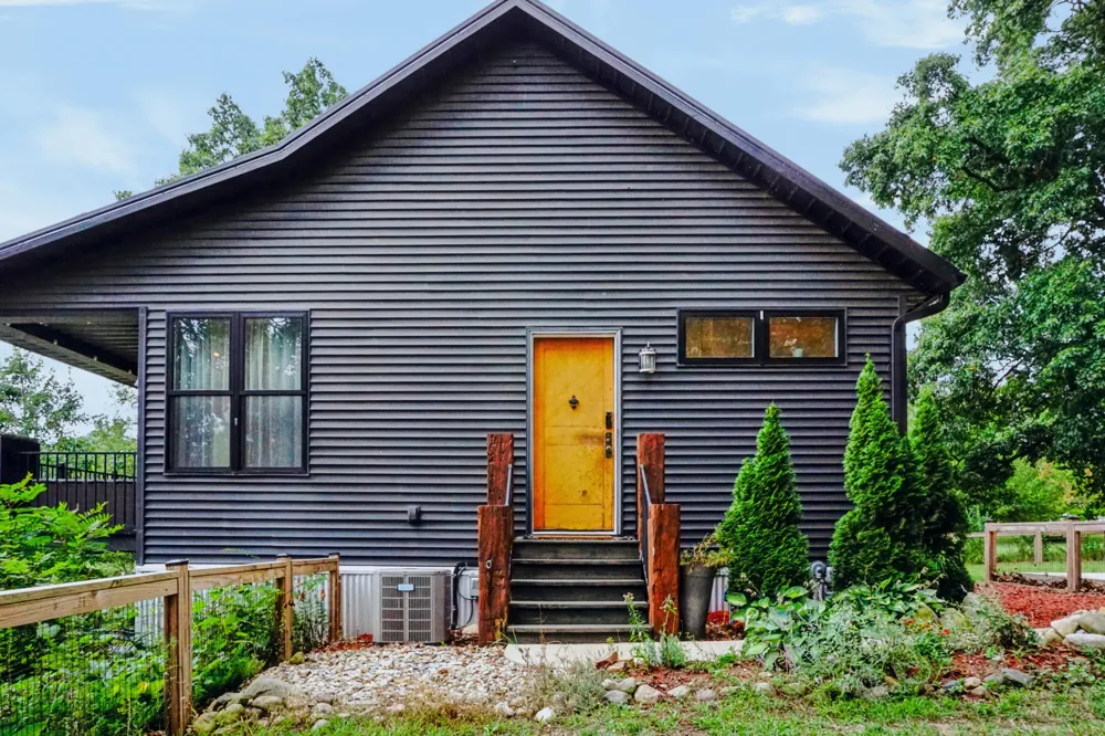 18729 S River Road Three Rivers, MI 49093