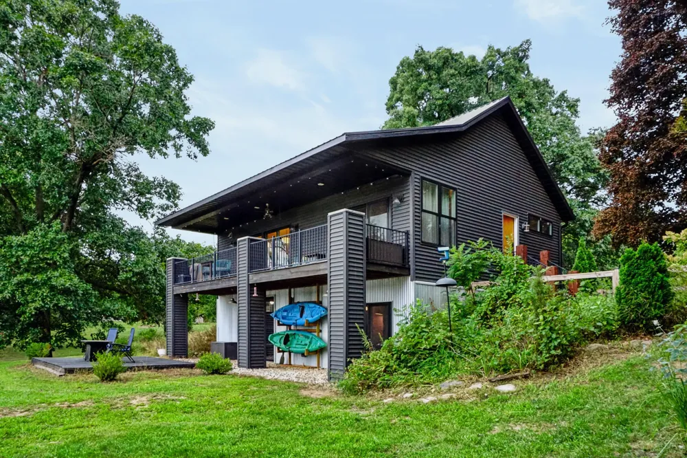 18729 S River Road Three Rivers, MI 49093