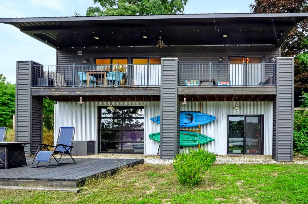 18729 S River Road Three Rivers, MI 49093