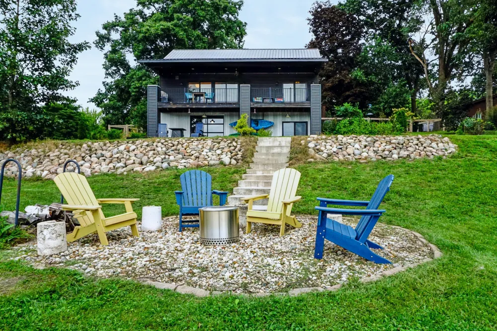 18729 S River Road Three Rivers, MI 49093