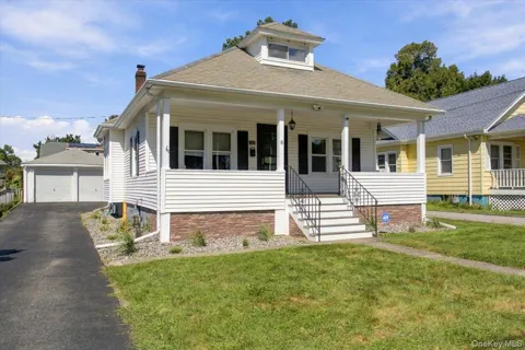 8 E Willow Street