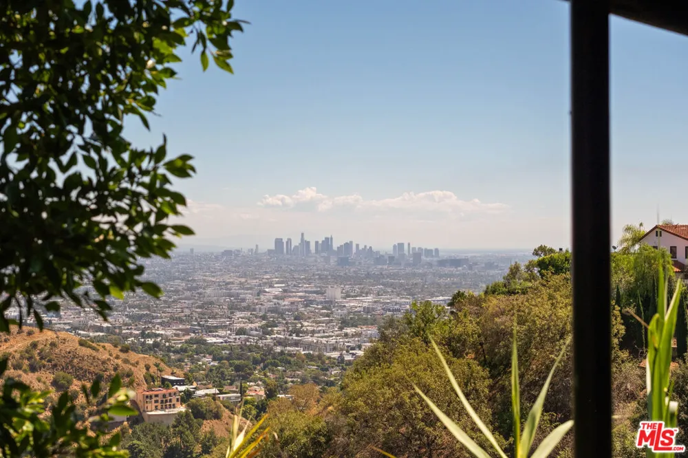 8148 Mannix Drive Los Angeles, CA 90046