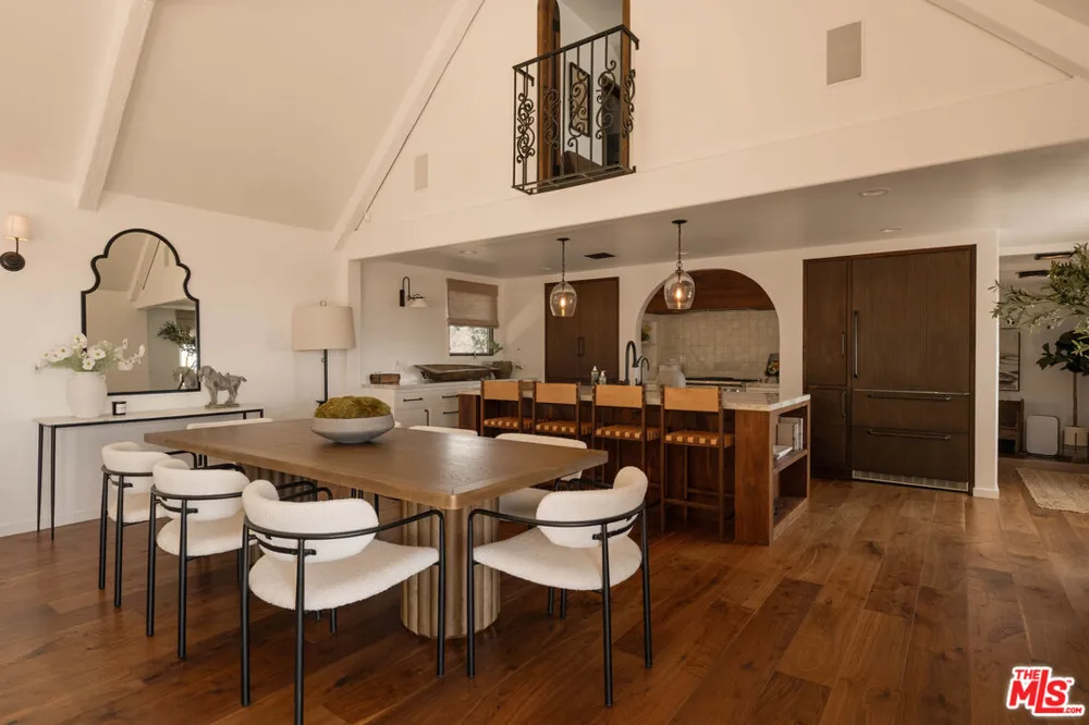 8148 Mannix Drive Los Angeles, CA 90046