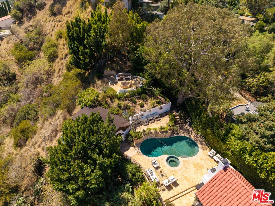 8148 Mannix Drive Los Angeles, CA 90046
