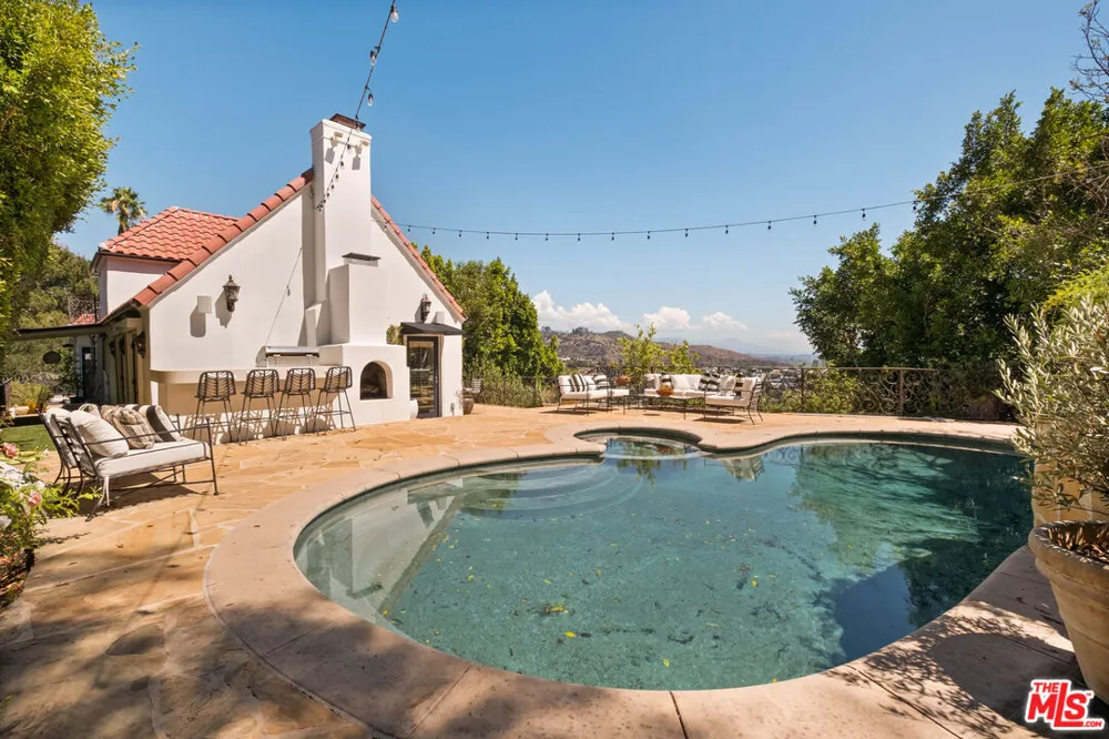 8148 Mannix Drive Los Angeles, CA 90046