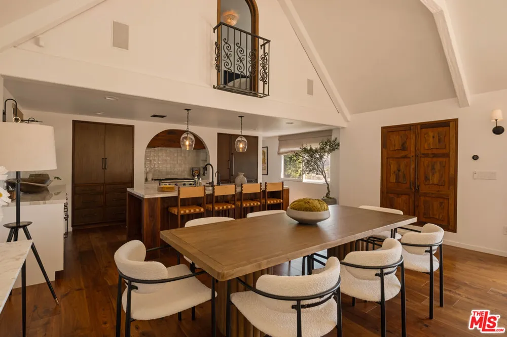 8148 Mannix Drive Los Angeles, CA 90046