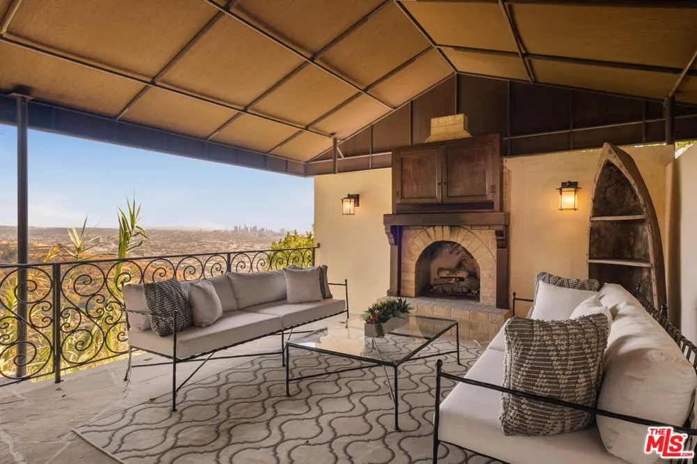 8148 Mannix Drive Los Angeles, CA 90046