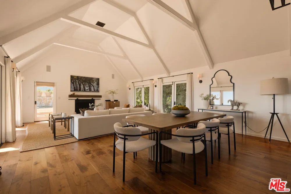 8148 Mannix Drive Los Angeles, CA 90046