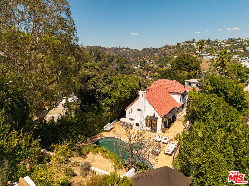 8148 Mannix Drive Los Angeles, CA 90046