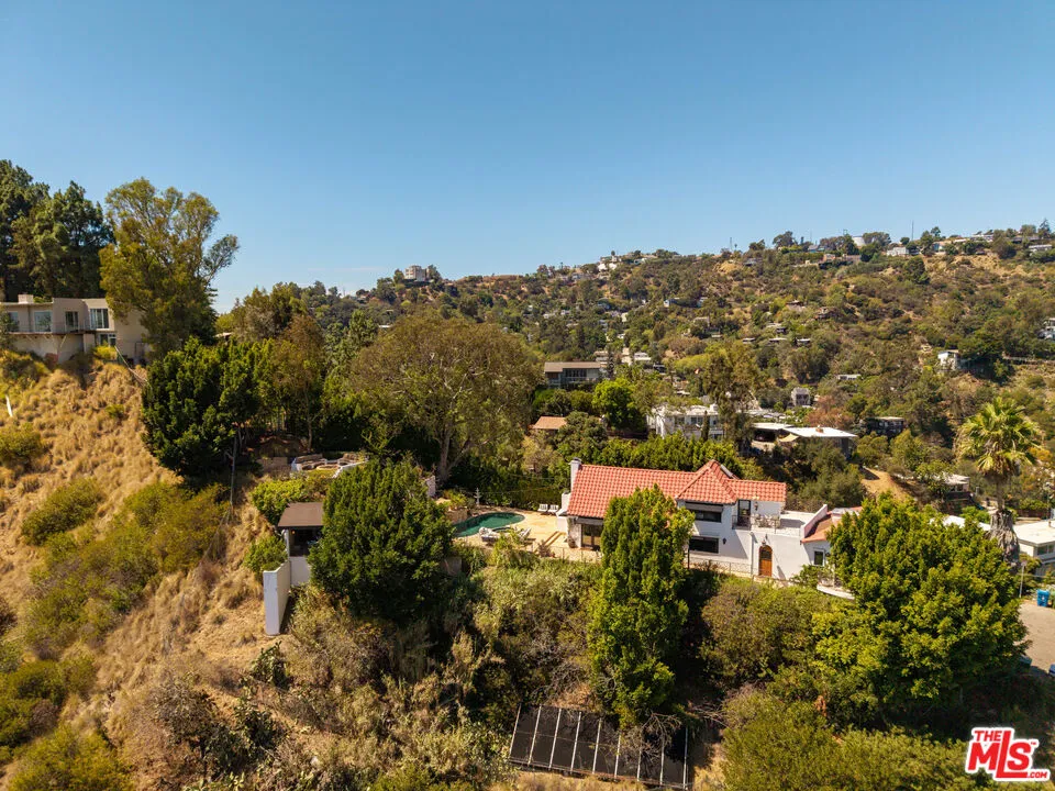 8148 Mannix Drive Los Angeles, CA 90046