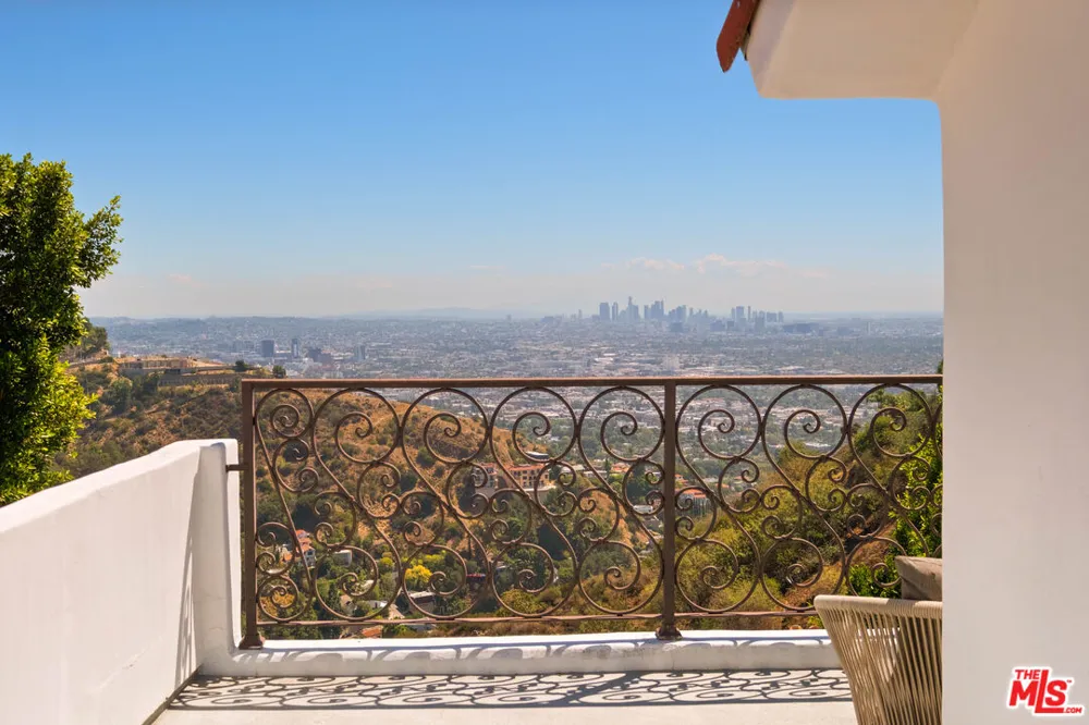 8148 Mannix Drive Los Angeles, CA 90046