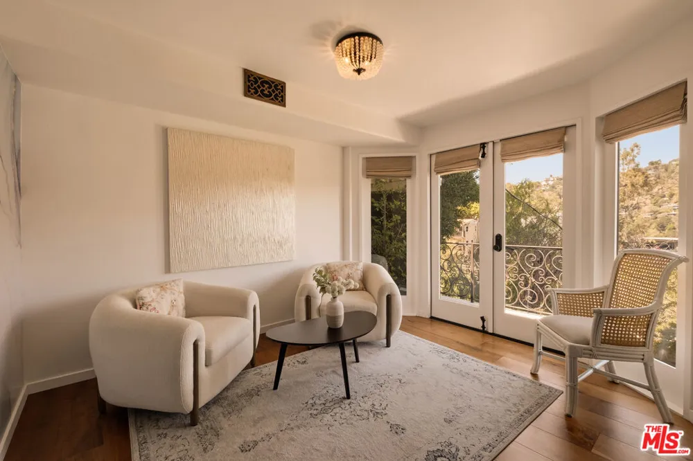 8148 Mannix Drive Los Angeles, CA 90046