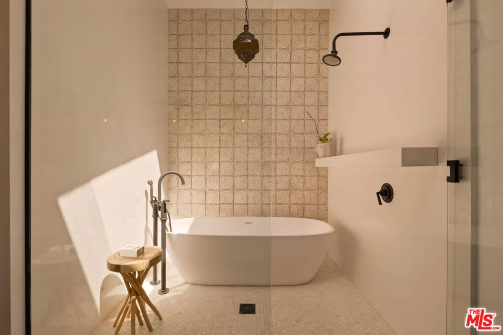 8148 Mannix Drive Los Angeles, CA 90046