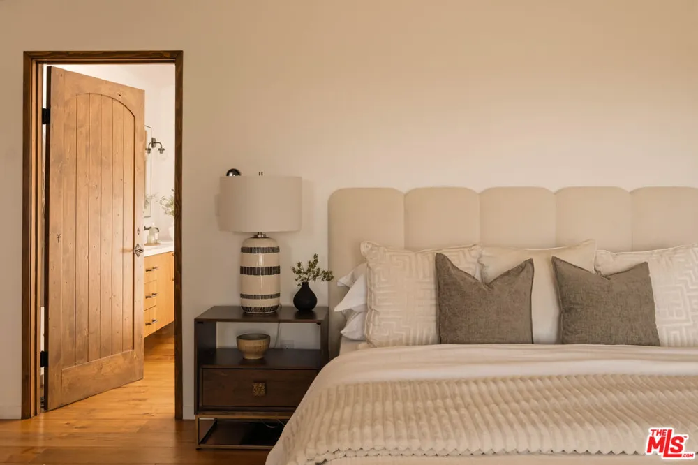 8148 Mannix Drive Los Angeles, CA 90046