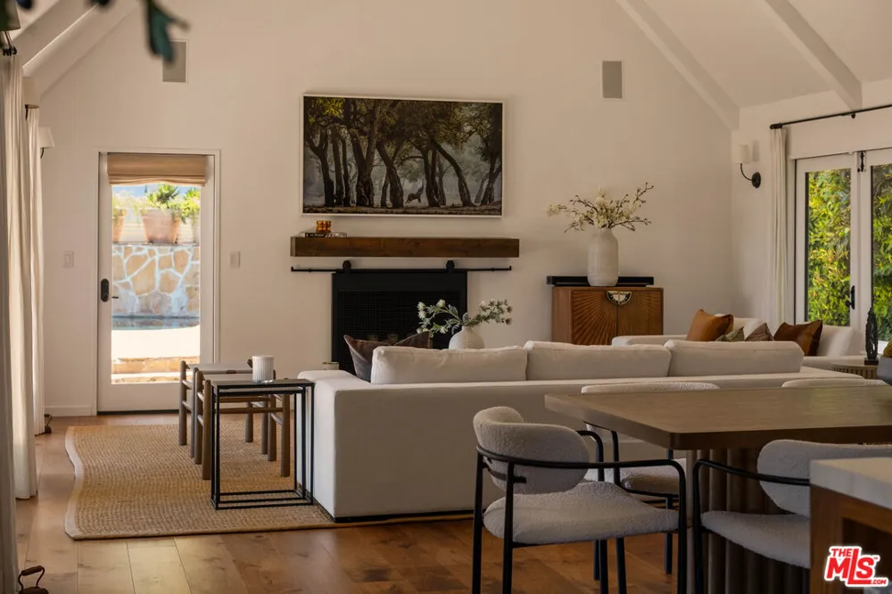 8148 Mannix Drive Los Angeles, CA 90046