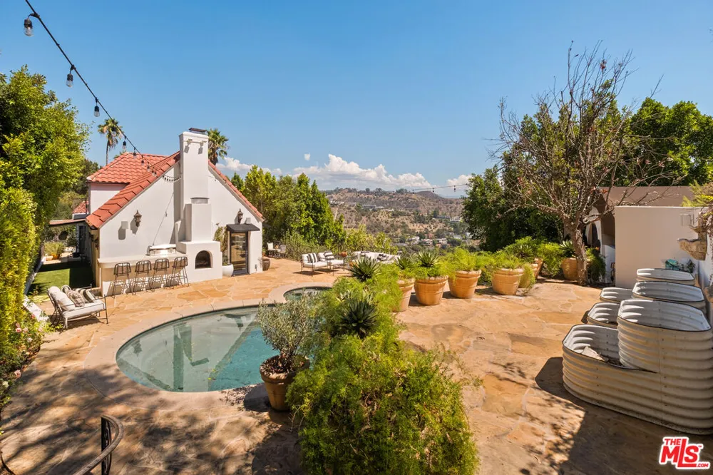 8148 Mannix Drive Los Angeles, CA 90046