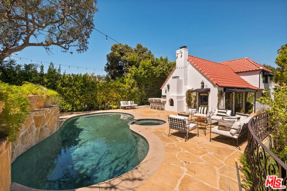 8148 Mannix Drive Los Angeles, CA 90046