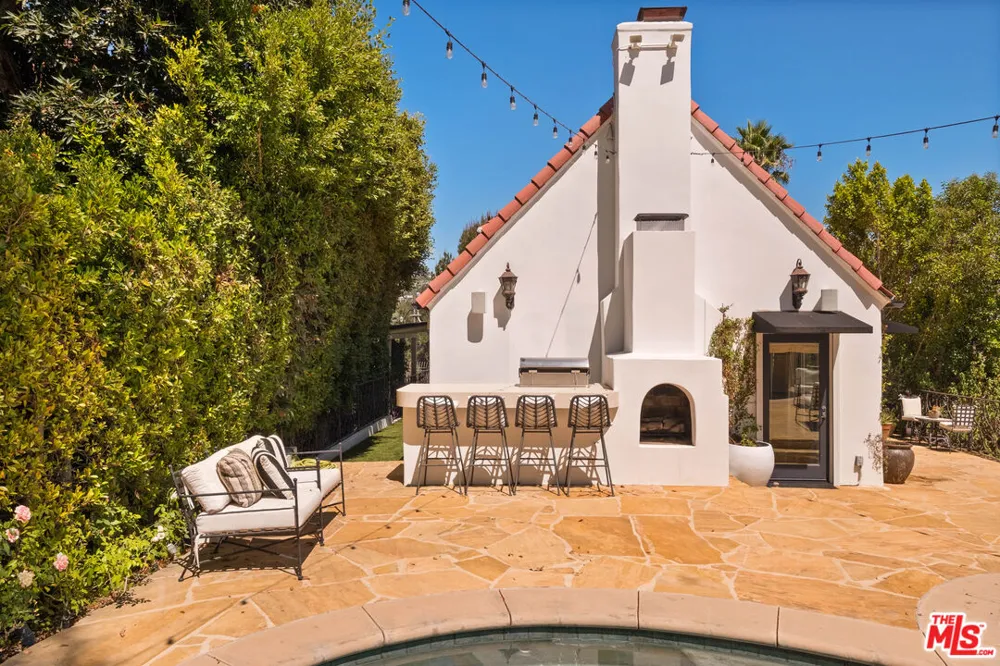 8148 Mannix Drive Los Angeles, CA 90046